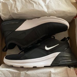 NIKE Air Max Motion 2